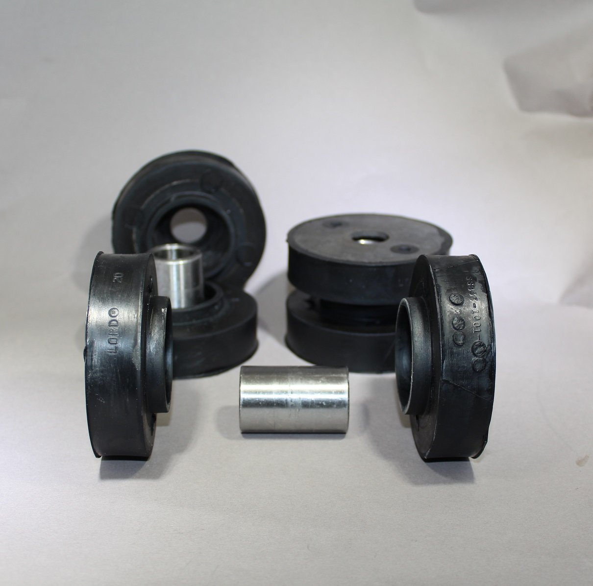 20 x rubber motor cover mounting elements. 